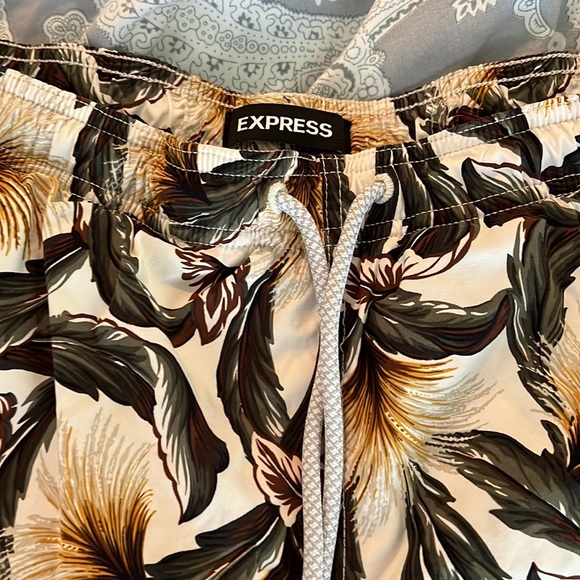 Express swim trunks for men (Size M) - Picture 5 of 9